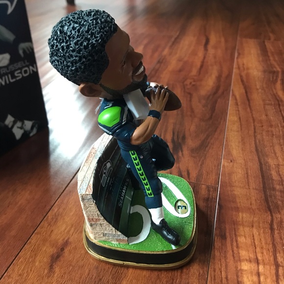 Seattle Seahawks Russell Wilson NFL Bobblehead - Picture 4 of 4